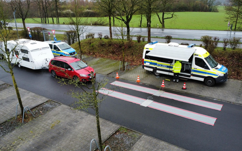 POL-ME: Wiege-Aktion für Wohnwagen und Wohnmobile: Camperinnen und Camper trotzen dem schlechten Wetter - 2603073 - Foto: presseportal.de
