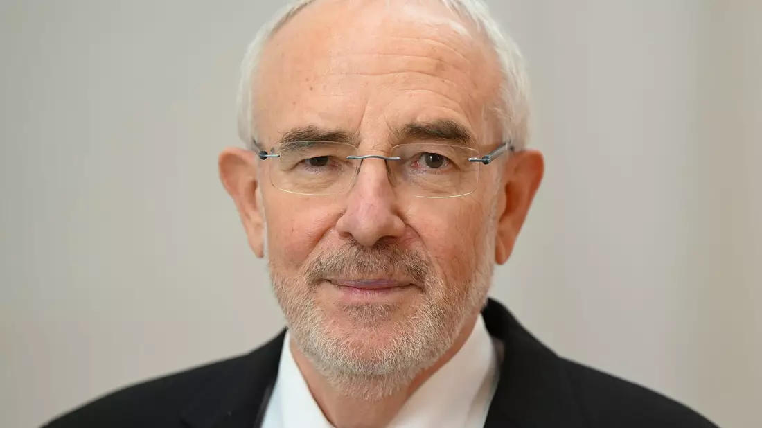Alexander Roßnagel fordert, bei der Umsetzung von Altersbeschränkungen auf den Datenschutz zu achten. (Archivbild) - Bild: Arne Dedert/dpa