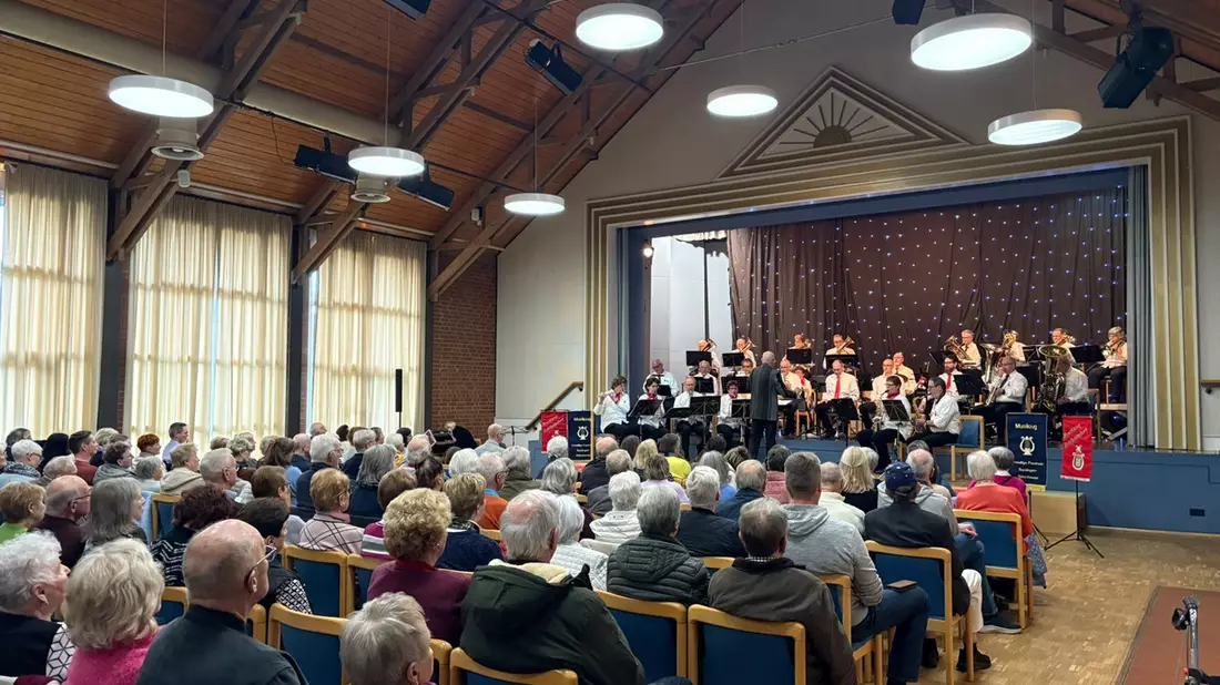 FW Wathlingen: Frühjahrskonzert der Musikzüge der Ortsfeuerwehr Adelheidsdorf und der Freiwilligen Feuerwehr Ramlingen-Ehlershausen - Bild: presseportal.de