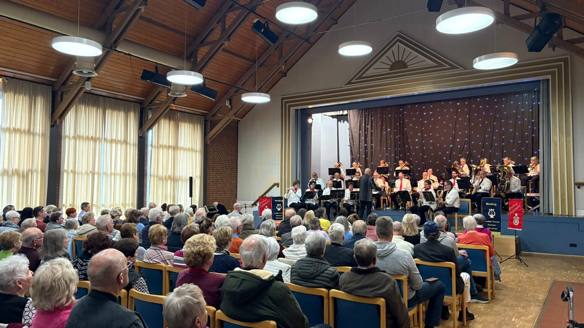 FW Wathlingen: Frühjahrskonzert der Musikzüge der Ortsfeuerwehr Adelheidsdorf und der Freiwilligen Feuerwehr Ramlingen-Ehlershausen - Foto: presseportal.de