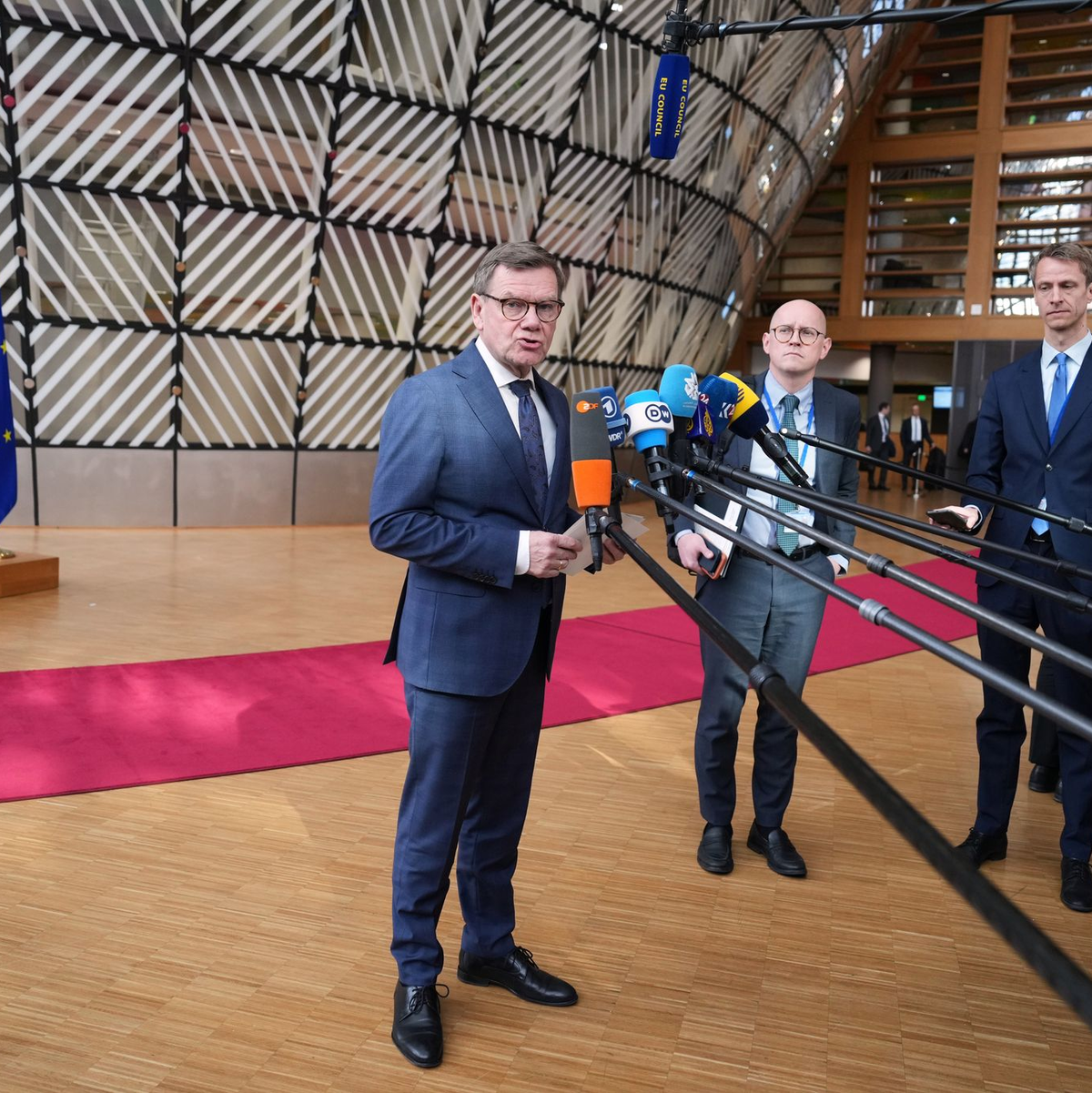 Skeptisch gegenüber Trumps Vorstoß: Außenminister Wadephul. - Foto: Virginia Mayo/AP/dpa