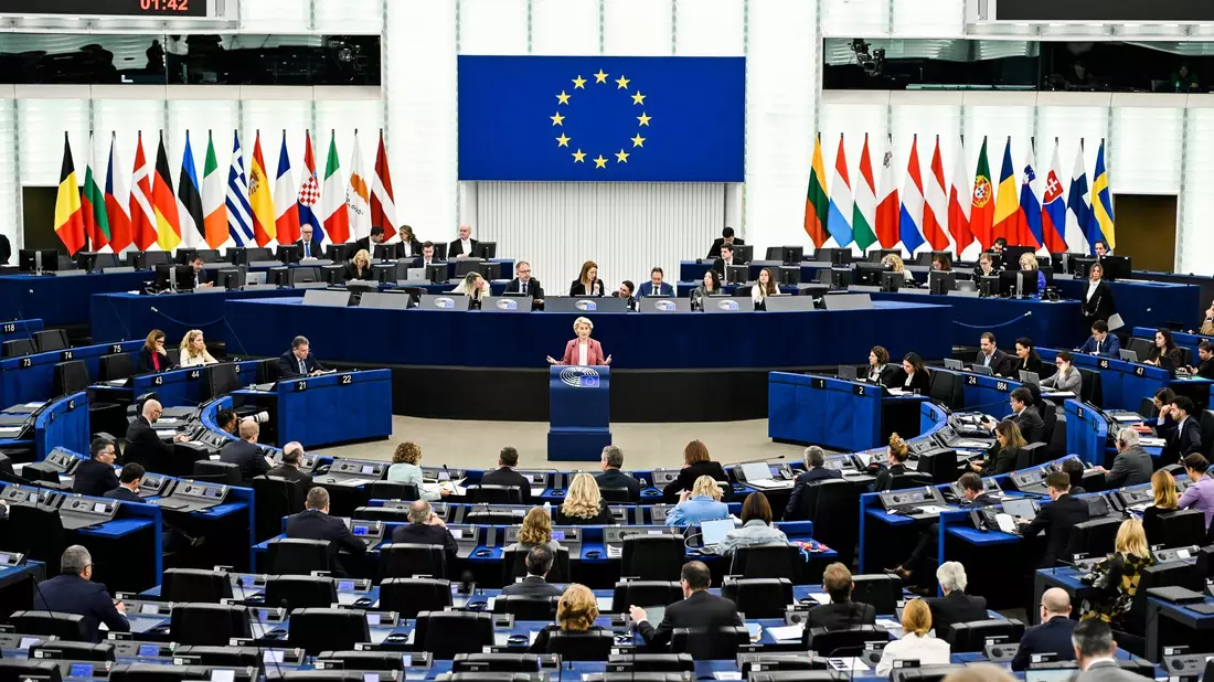 Die EVP ist im Europäischen Parlament die mit Abstand größte Fraktion - bei Abstimmungen braucht sich aber dennoch Partner. (Archivbild)  - Bild: Pascal Bastien/AP/dpa