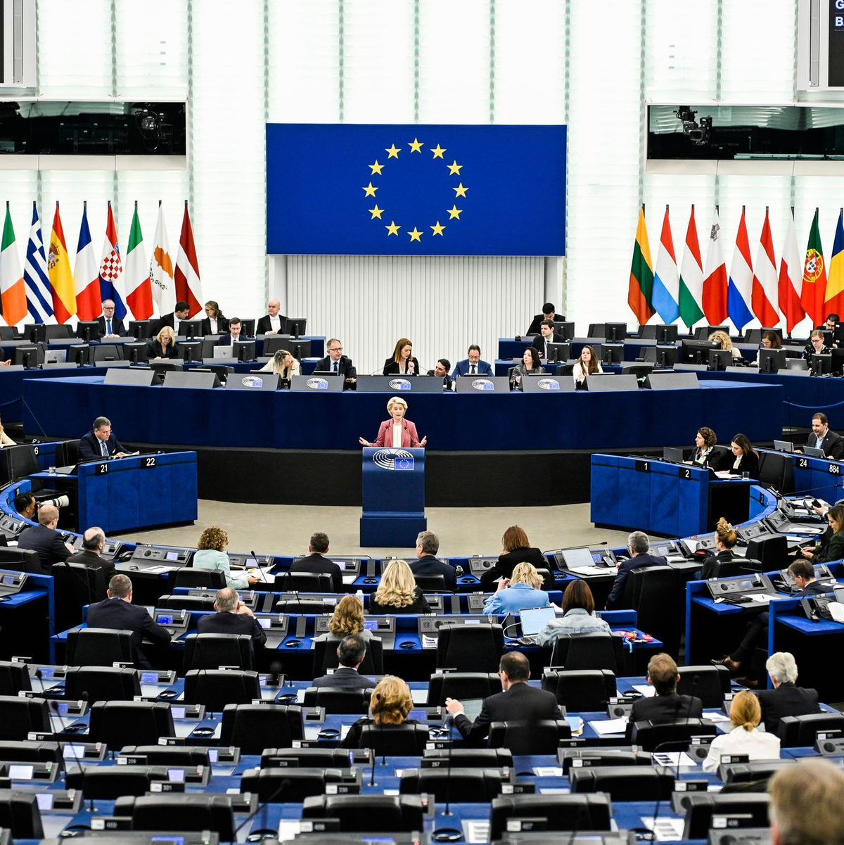 Die EVP ist im Europäischen Parlament die mit Abstand größte Fraktion - bei Abstimmungen braucht sich aber dennoch Partner. (Archivbild)  - Foto: Pascal Bastien/AP/dpa