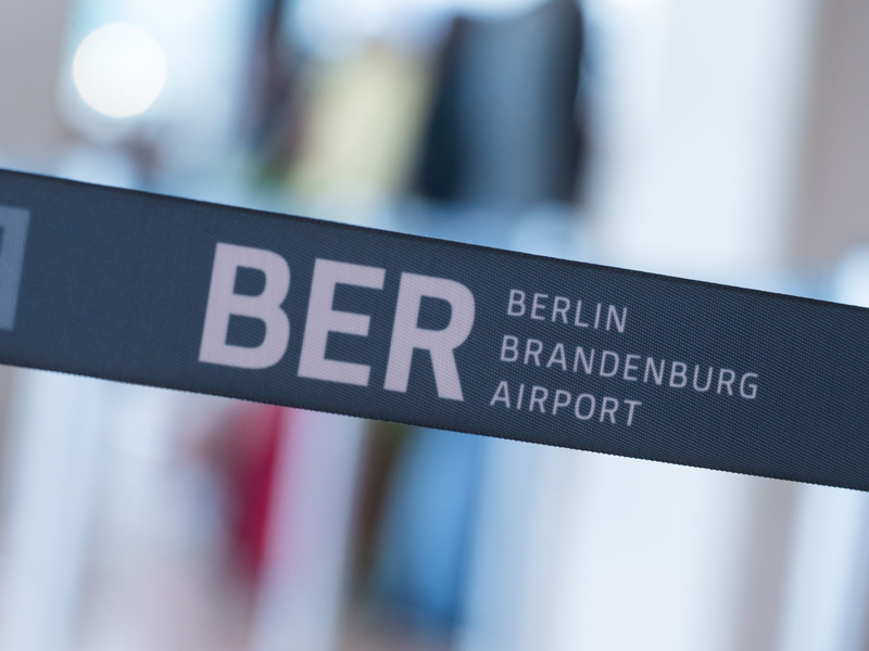 Die Gewerkschaft Verdi hat zu einem Warnstreik bei der Flughafengesellschaft Berlin-Brandenburg aufgerufen. - Foto: Christophe Gateau/dpa