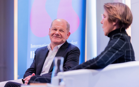 Ex-Kanzler Olaf Scholz hat bei der Lit.Cologne über seine Lesegewohnheiten gesprochen. - Foto: Rolf Vennenbernd/dpa
