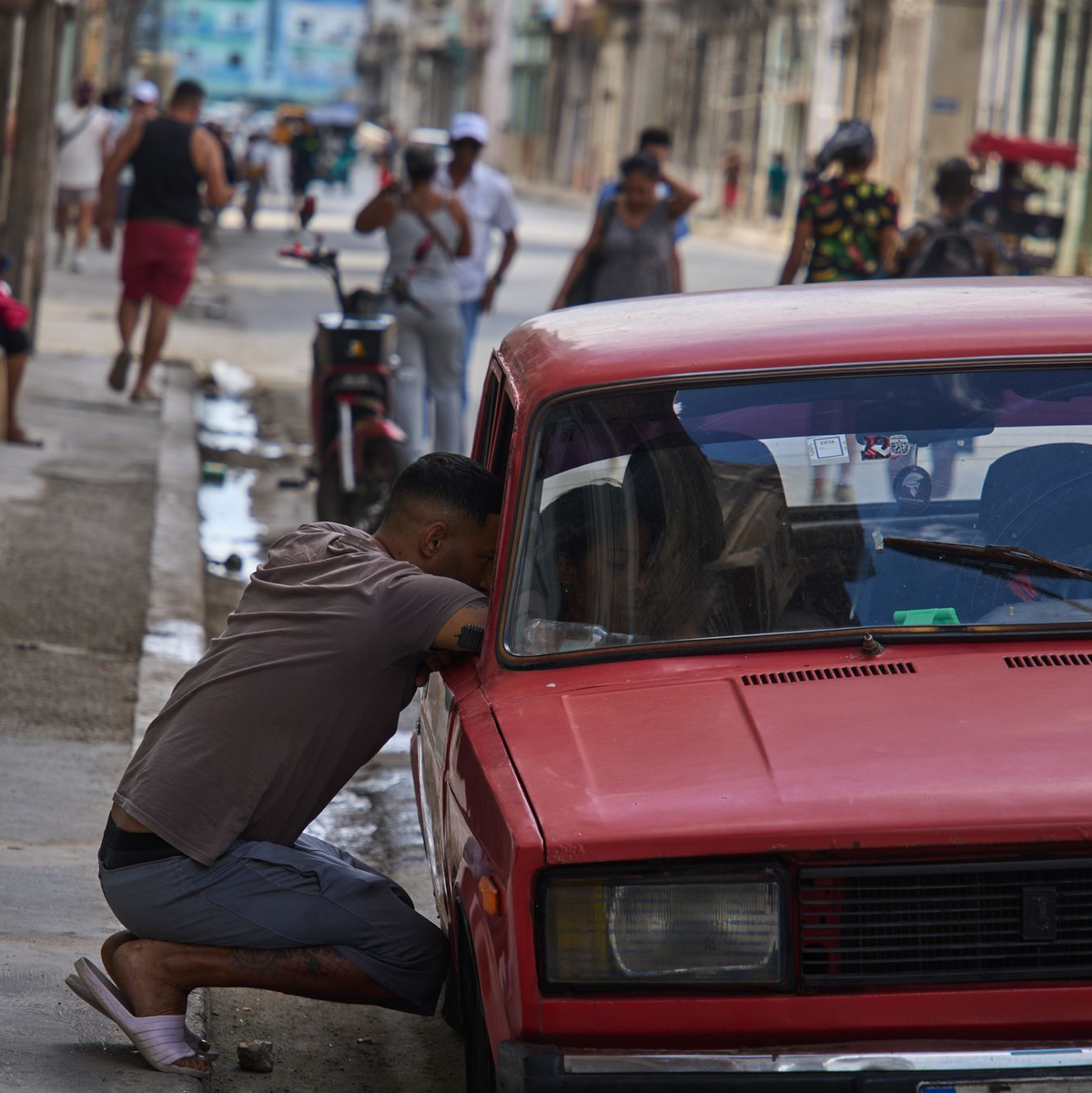 Immer wieder kommt es in Kuba zu großflächigen Stromausfällen. - Foto: Ramon Espinosa/AP/dpa