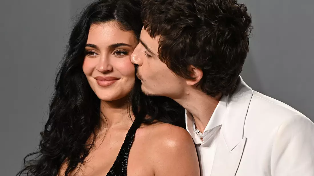 Im Turtelmodus bei der «Vanity Fair»-Party: Kylie Jenner (28) und Timothée Chalamet (30). - Bild: Doug Peters/PA Wire/dpa