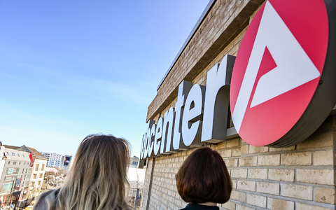 So bewerten Langzeitarbeitslose nach einer Studie ihre Besuche im Jobcenter. (Archivbild) - Foto: Jens Kalaene/dpa