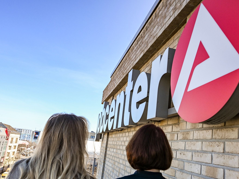 So bewerten Langzeitarbeitslose nach einer Studie ihre Besuche im Jobcenter. (Archivbild) - Foto: Jens Kalaene/dpa