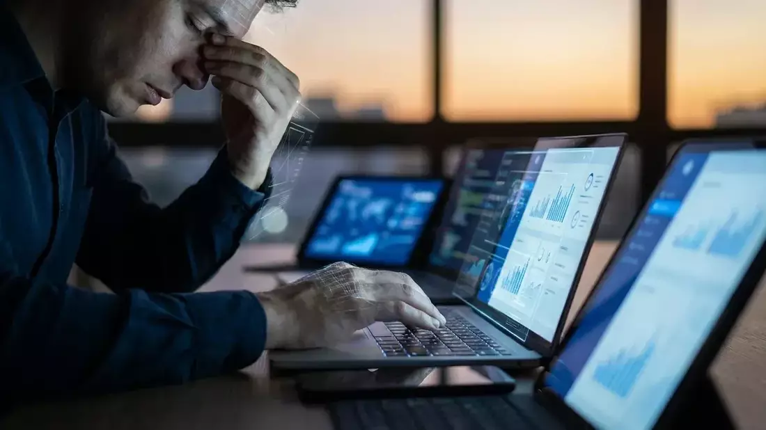 KI-Überwachung führt zu Konzentrationskrise im Job - Bild: über boerse-global.de
