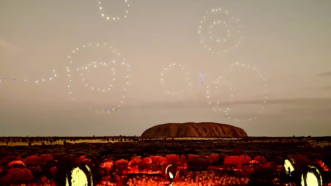 Der Uluru gilt als eines der Wahrzeichen Australiens. (Archivbild) - Bild: Carola Frentzen/dpa