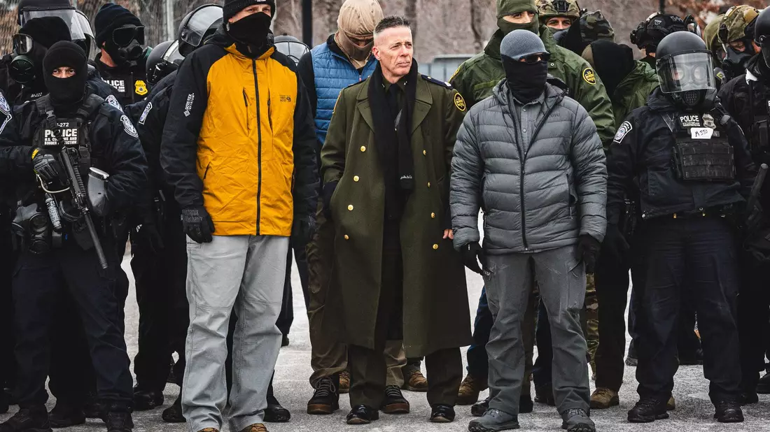 Bovino wurde vorgeworfen, mit seinem Auftreten bediene er Nazi-Ästhetik. (Archivbild) - Bild: Dave Decker/ZUMA Press Wire/dpa
