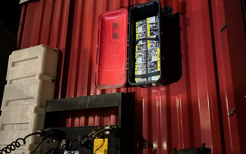 HZA-LA: Raffinierte Schmuggelverstecke in LKW entdeckt Landshuter Zollbeamte ziehen 6.400 unversteuerte Zigaretten aus dem Verkehr - Foto: presseportal.de