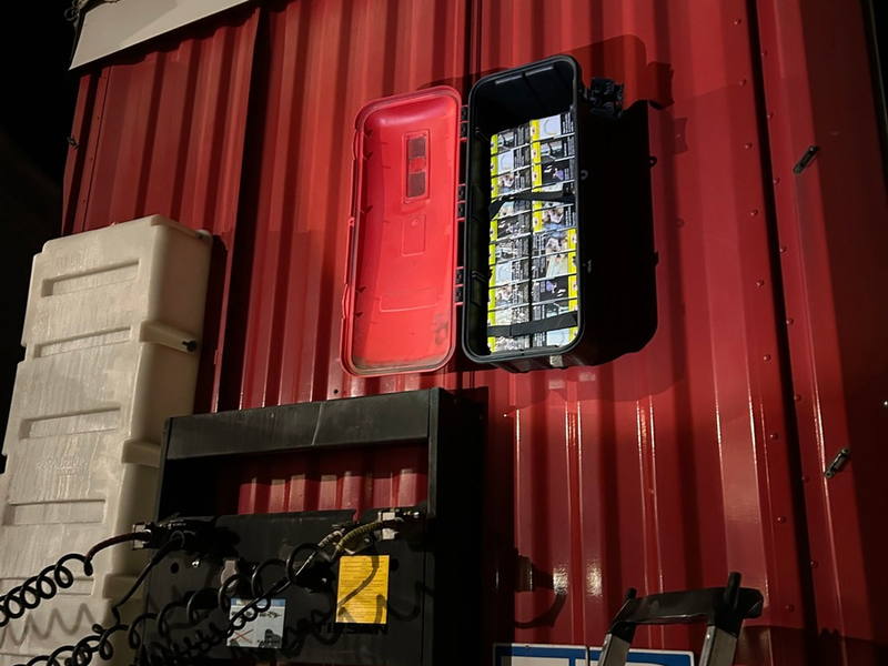 HZA-LA: Raffinierte Schmuggelverstecke in LKW entdeckt Landshuter Zollbeamte ziehen 6.400 unversteuerte Zigaretten aus dem Verkehr - Foto: presseportal.de