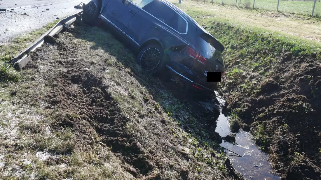 POL-ROW: ++ Gasaustritt in Mehrparteienhaus - 26 Personen evakuiert ++ Starkregen und Hagel führen zu mehreren Unfällen auf der A1 ++ Unfallflucht auf Parkplatz - Polizei sucht Zeugen ++ - Bild: presseportal.de