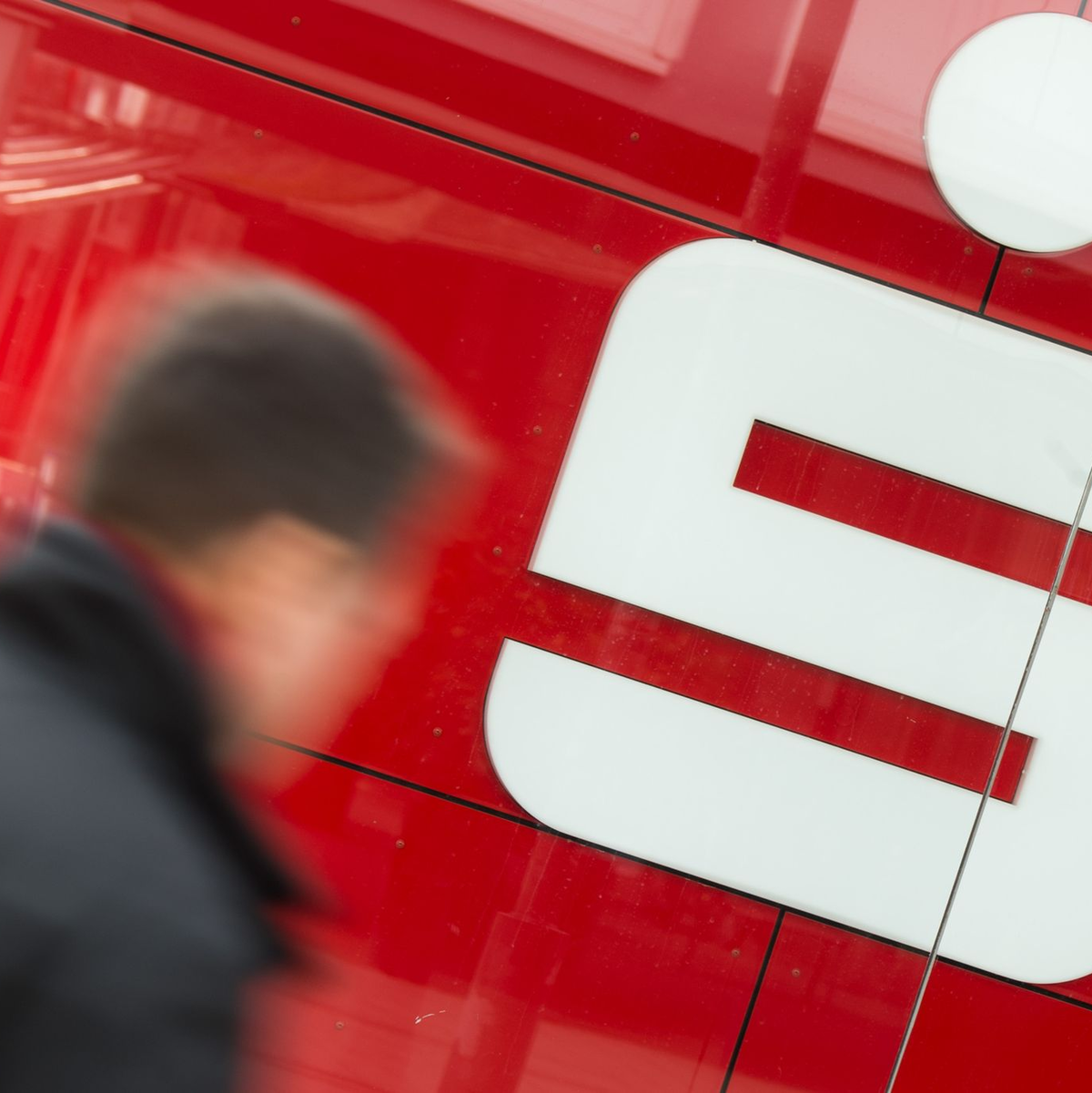 Die Sparkassen führen inzwischen fast acht Millionen Depots für ihre Kundinnen und Kunden. Die öffentlich-rechtlichen Institute sehen aber noch erhebliches Potenzial. (Symbolbild) - Foto: Julian Stratenschulte/dpa