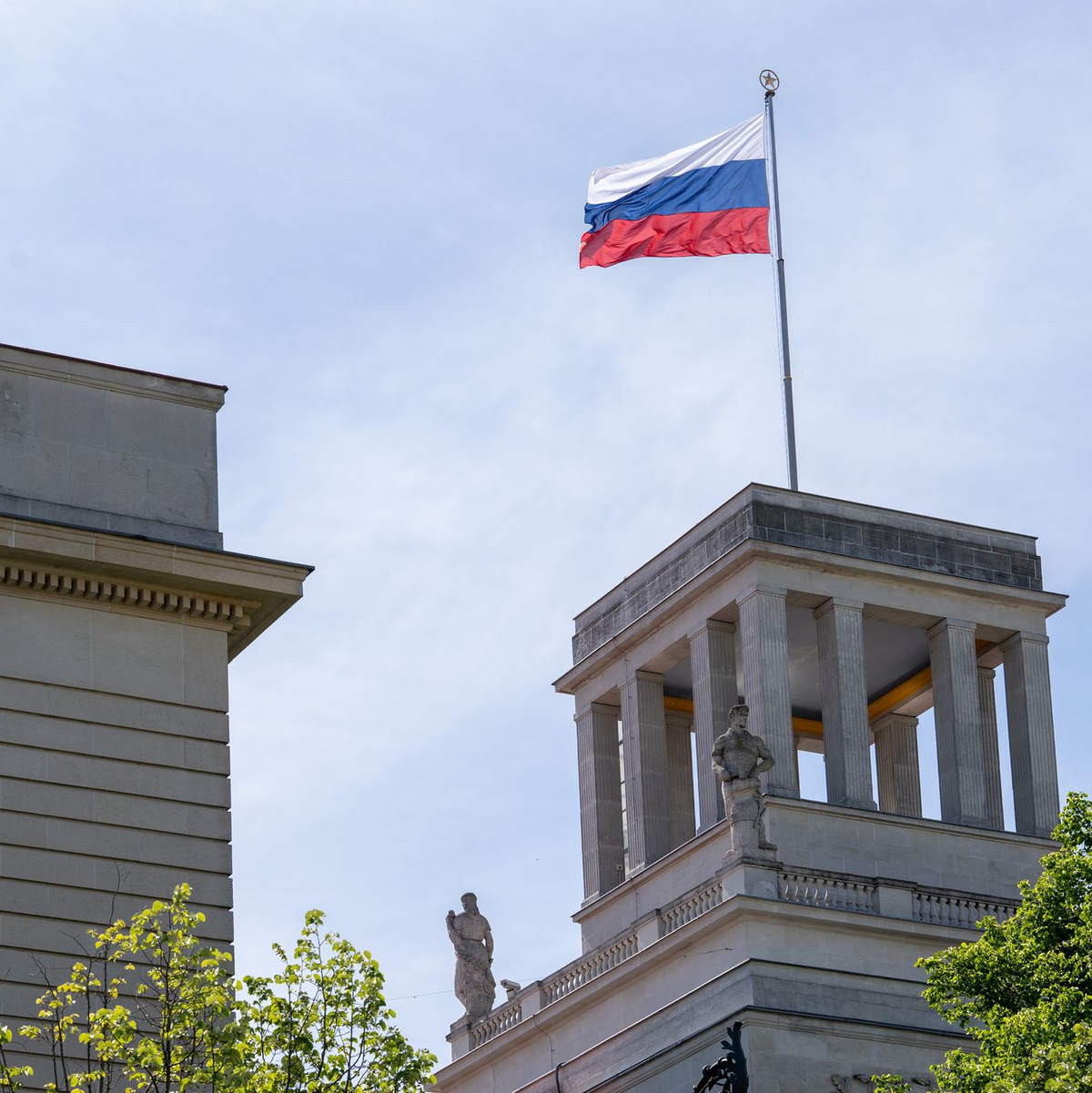 Russische Nachrichtendienste sind auch in Deutschland aktiv – das ist seit Jahren ein Thema für die Sicherheitsbehörden hierzulande. - Foto: Soeren Stache/dpa
