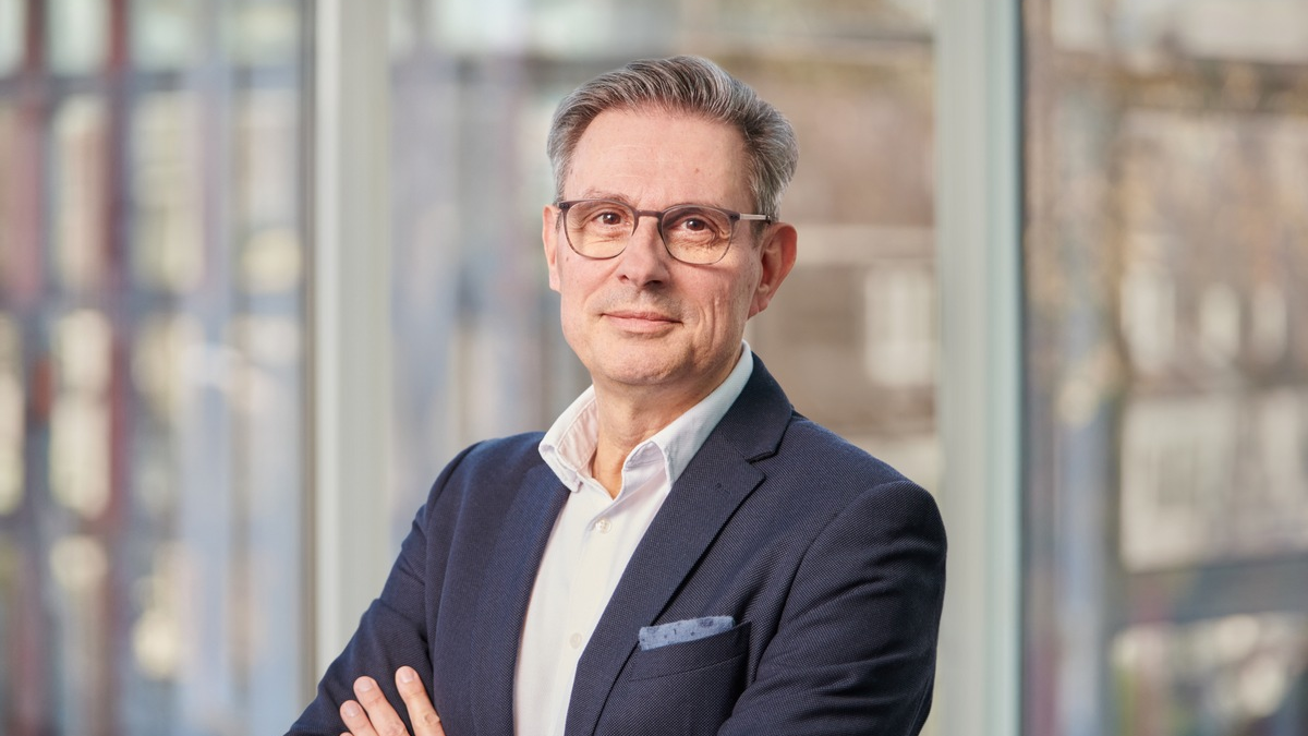 Dachdeckerverband: Energiewende darf nicht ausgebremst werden / Hemmnisse beim Photovoltaik-Ausbau gefährden Energiewende / Ausbau von Mieterstrom als Erfolgsmodell - Foto: presseportal.de