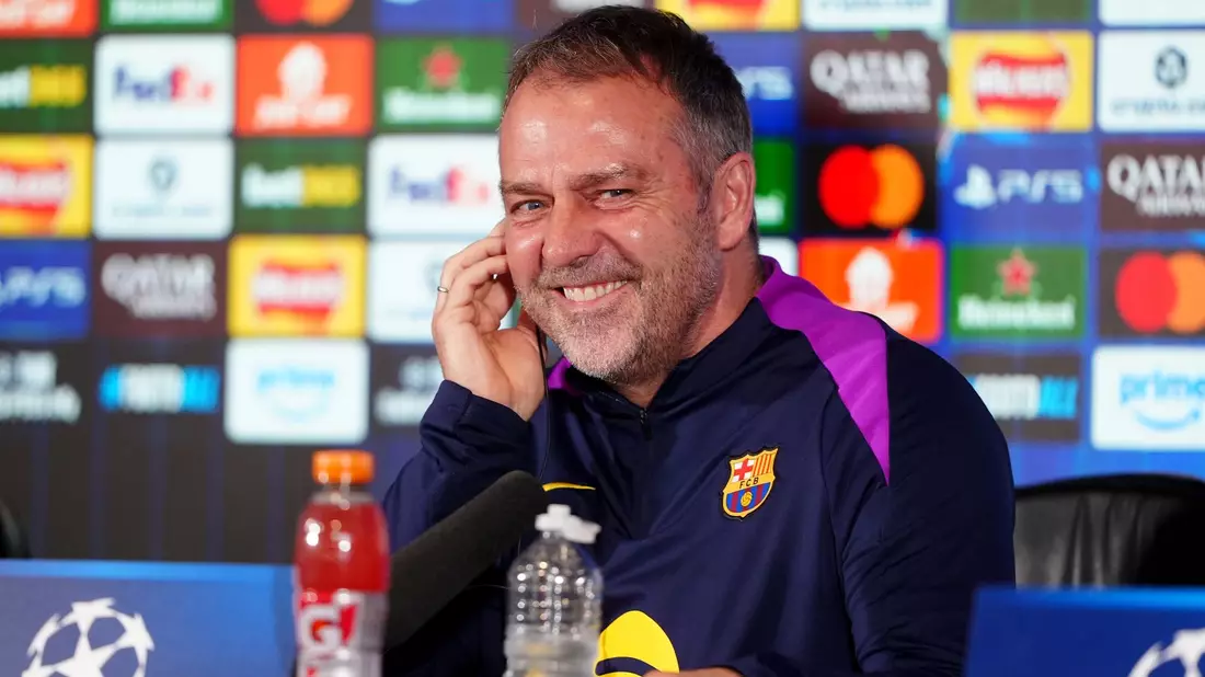  Hansi Flick bleibt weiter in Barcelona. (Archivbild) - Bild: Owen Humphreys/PA Wire/dpa