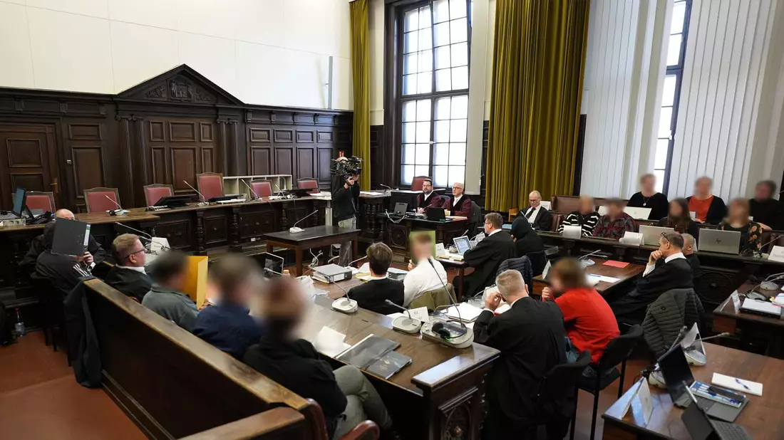 In Hamburg läuft seit März ein Prozess gegen die Gruppe. (Archivbild) - Bild: Marcus Brandt/Pool dpa/dpa