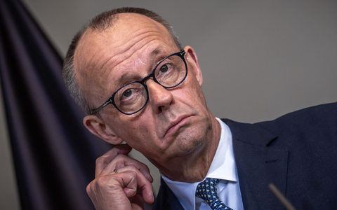 Klare Worte, keinen diplomatischen Floskeln: Kanzler Friedrich Merz (CDU) Ă€uĂert sich bei einem Treffen mit seinem niederlĂ€ndischen Amtskollegen zu den Forderungen von US-PrĂ€sident Donald Trump nach Nato-UnterstĂŒtzung zur Sicherung der Schifffahrt durch die StraĂe von Hormus. - Foto: Michael Kappeler/dpa Klare Worte, keinen diplomatischen Floskeln: Kanzler Friedrich Merz (CDU) Ă€uĂert sich bei einem Treffen mit seinem niederlĂ€ndischen Amtskollegen zu den Forderungen von US-PrĂ€sident Donald Trump nach Nato-UnterstĂŒtzung zur Sicherung der Schifffahrt durch die StraĂe von Hormus. - Foto: Michael Kappeler/dpa