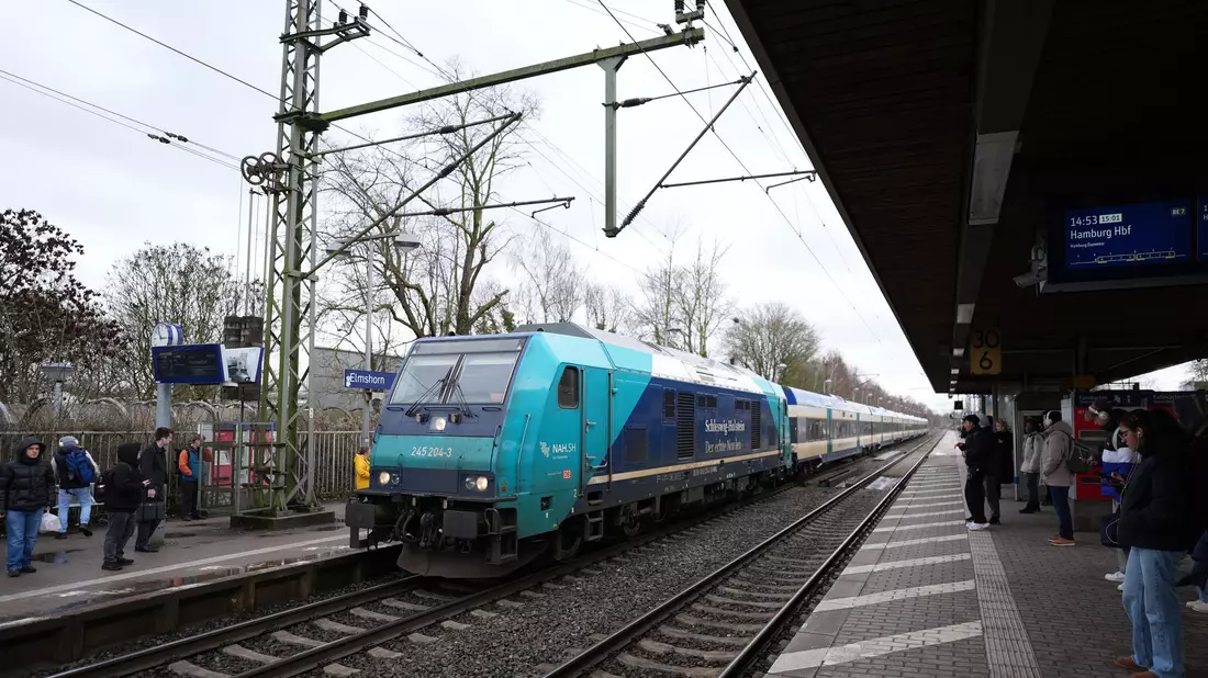 Schleswig-Holstein will Geld aus dem Sondertopf ins Bahnnetz stecken. (Archivbild) - Bild: Marcus Brandt/dpa