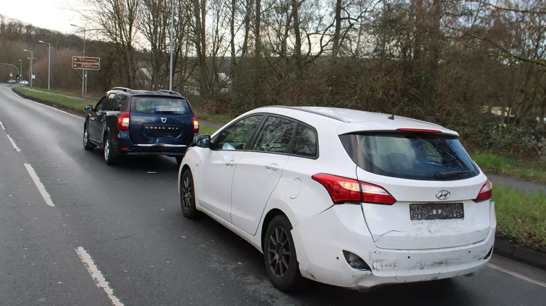 POL-HA: Zu spät gebremst: 20-Jähriger verursacht Verkehrsunfall mit drei beteiligten Fahrzeugen - Bild: presseportal.de