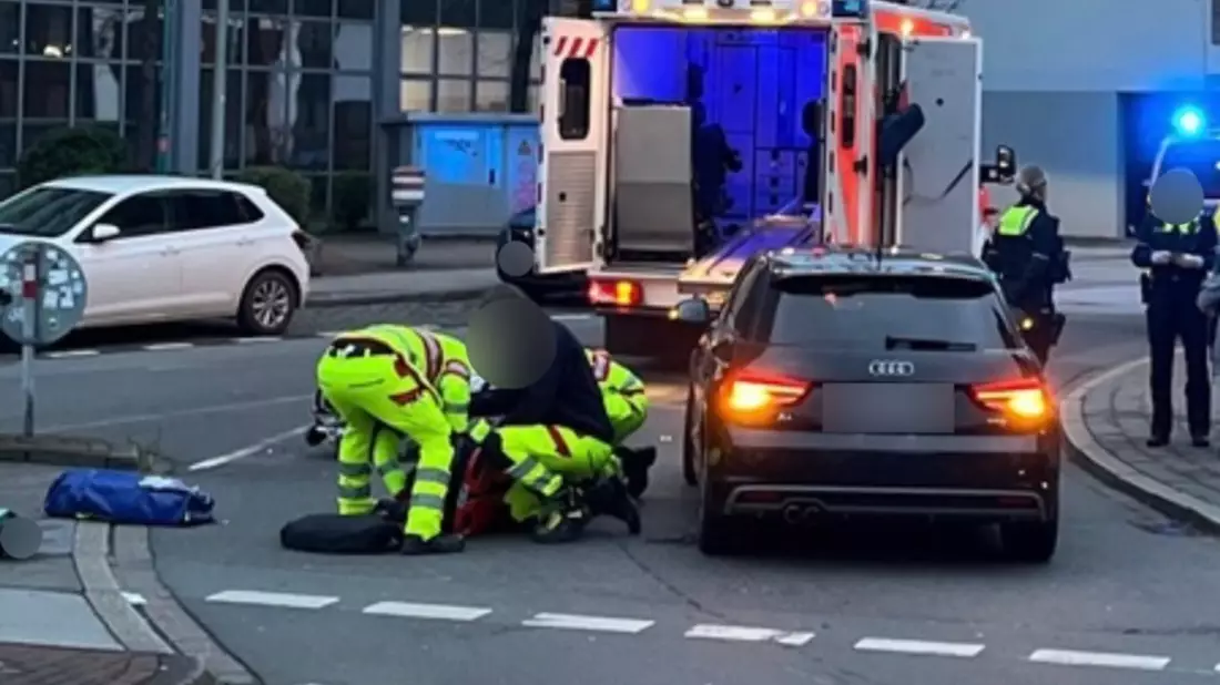 POL-DU: Altstadt: Auto und E-Scooter kollidieren miteinander - Mann leicht verletzt - Bild: presseportal.de