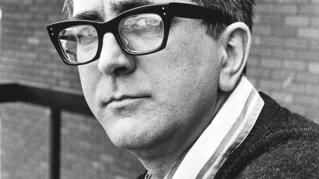 Der britische Autor Len Deighton war vor allem für seine Spionagethriller bekannt, schrieb aber auch Kochbücher. (Archivbild) - Bild: -/PA Wire/dpa
