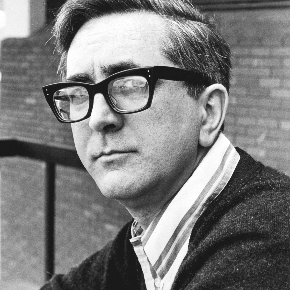 Der britische Autor Len Deighton war vor allem für seine Spionagethriller bekannt, schrieb aber auch Kochbücher. (Archivbild) - Foto: -/PA Wire/dpa