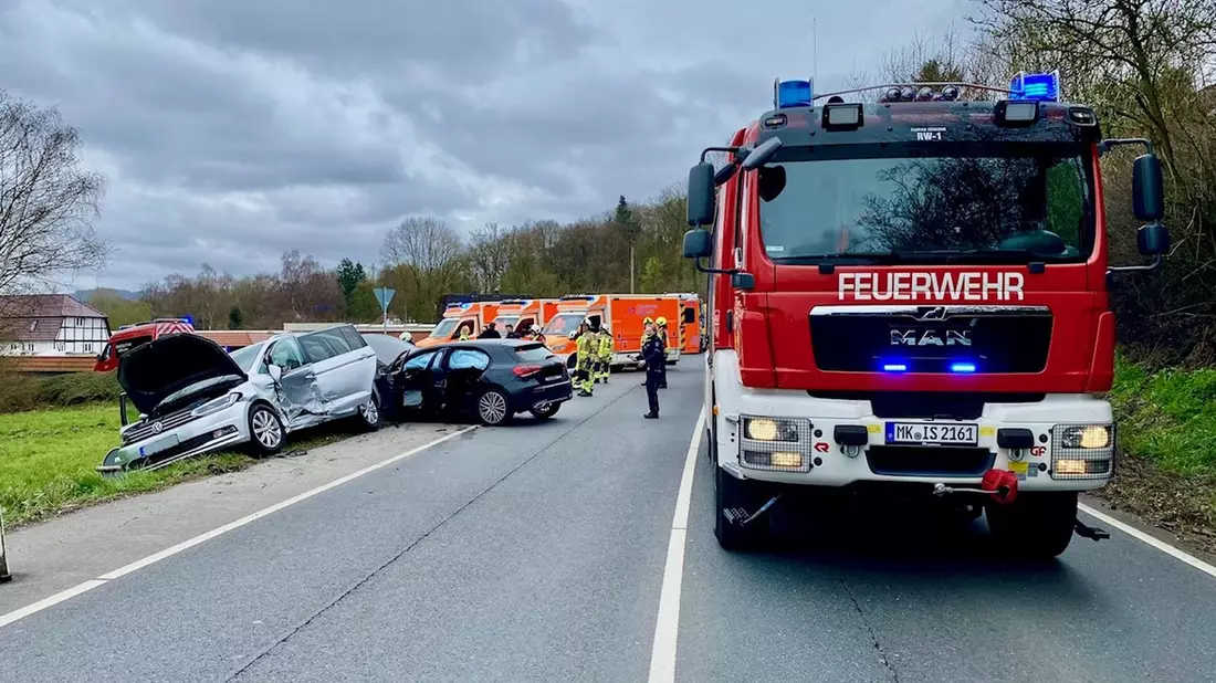FW-MK: Verkehrsunfall auf der Barendorfer Straße - zwei Personen verletzt - Bild: presseportal.de
