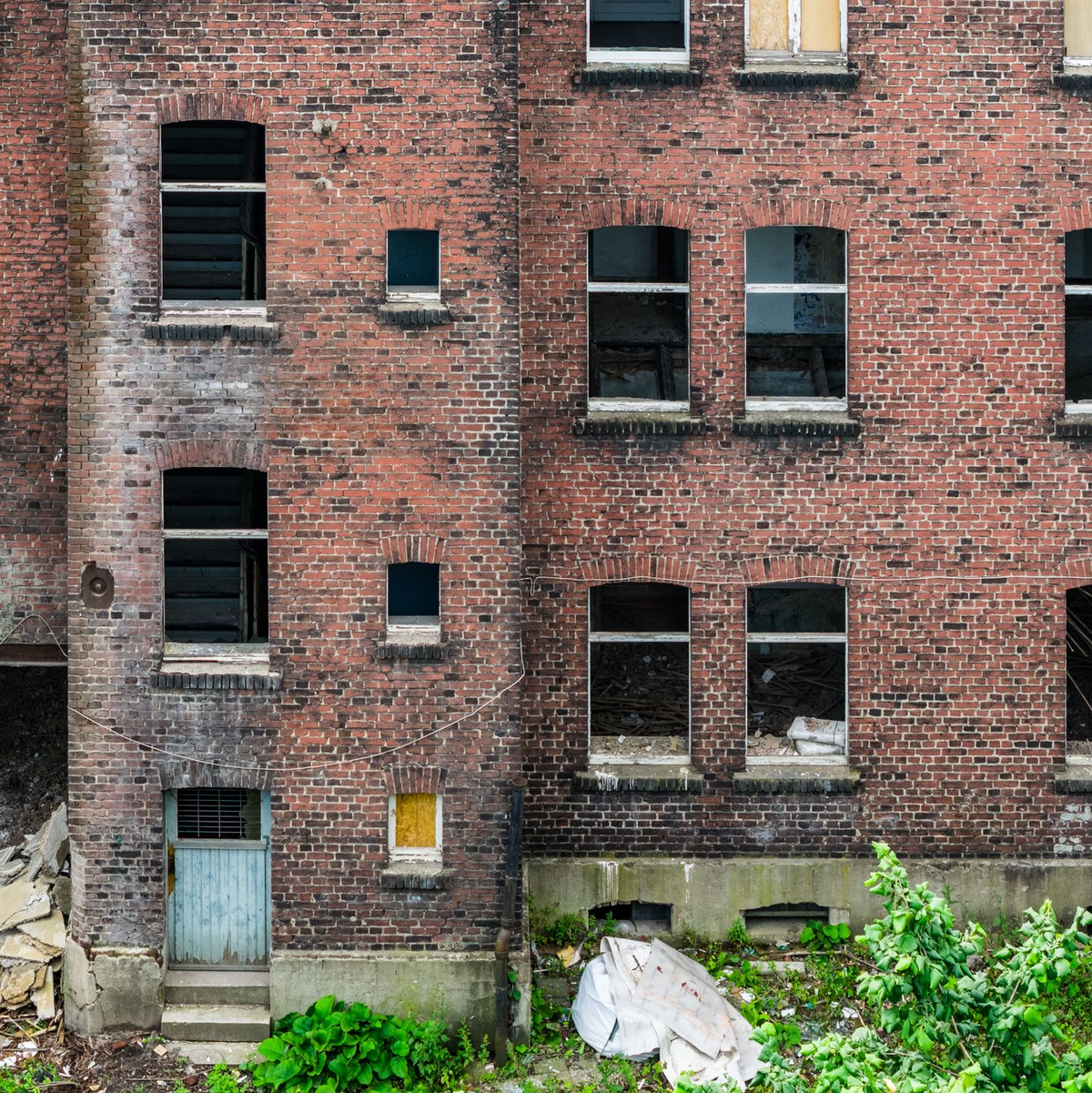 Gegen Schrottimmobilien sollen die Kommunen ein «scharfes Schwert» in die Hand bekommen. (Symbolbild) - Foto: Christoph Reichwein/dpa