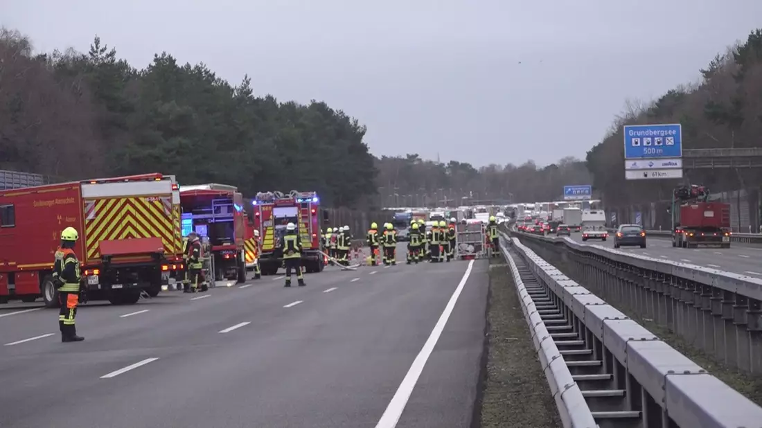 FW-ROW: Gefahrguteinsatz auf der A1 bei Sottrum - keine Verletzten - Bild: presseportal.de