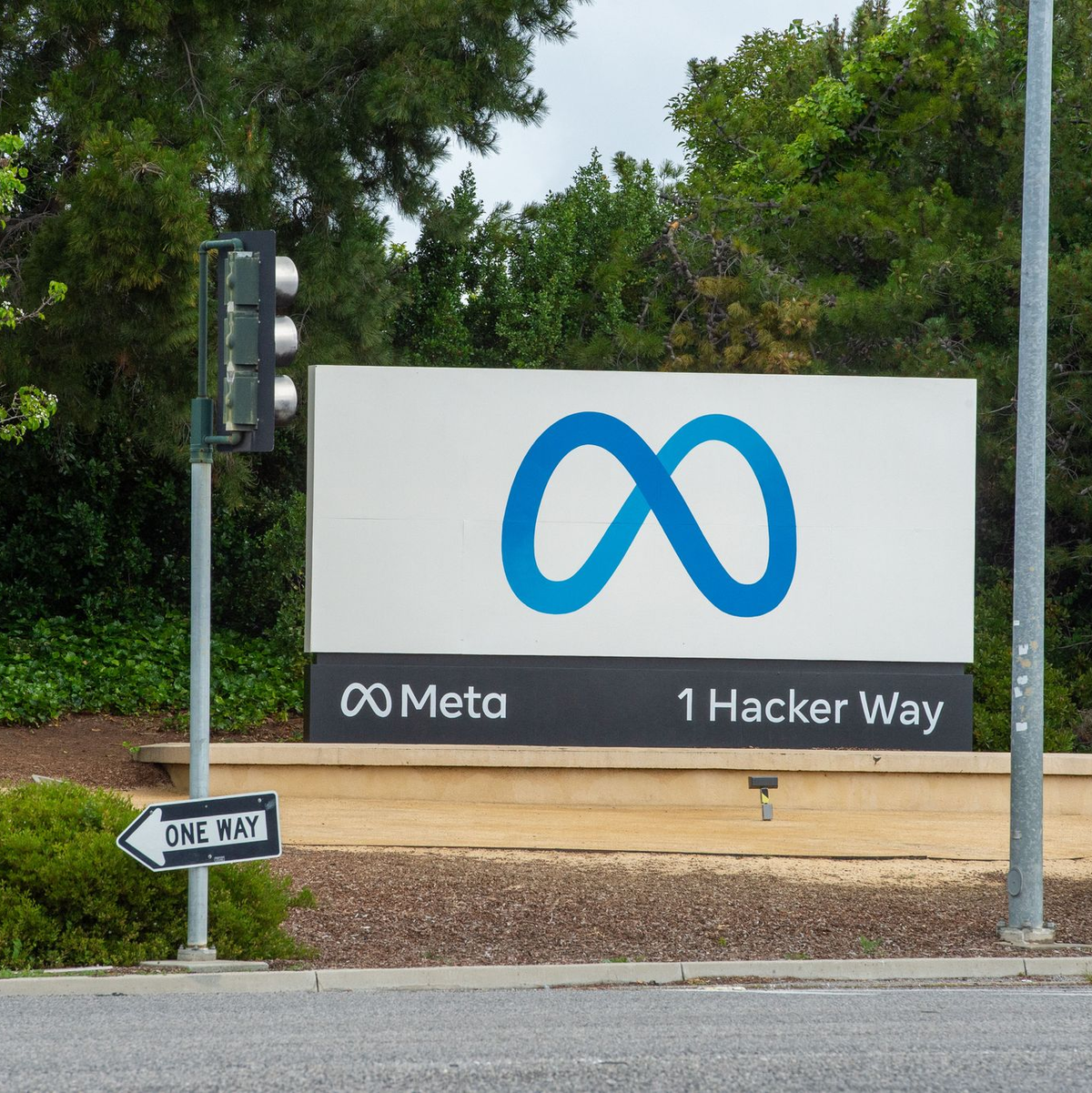 Der Name Meta ging auf die Bezeichnung «Metaverse» für virtuelle Welten zurück. (Archivbild) - Foto: Andrej Sokolow/dpa