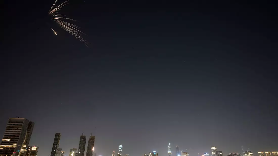 Der Iran greift Israel erneut mit Raketen an.  - Bild: Ohad Zwigenberg/AP/dpa
