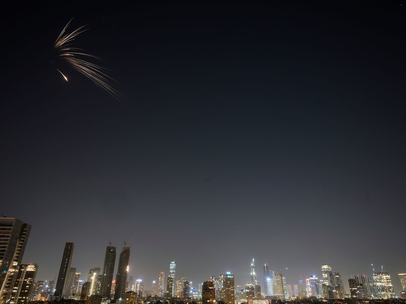 Der Iran greift Israel erneut mit Raketen an.  - Foto: Ohad Zwigenberg/AP/dpa