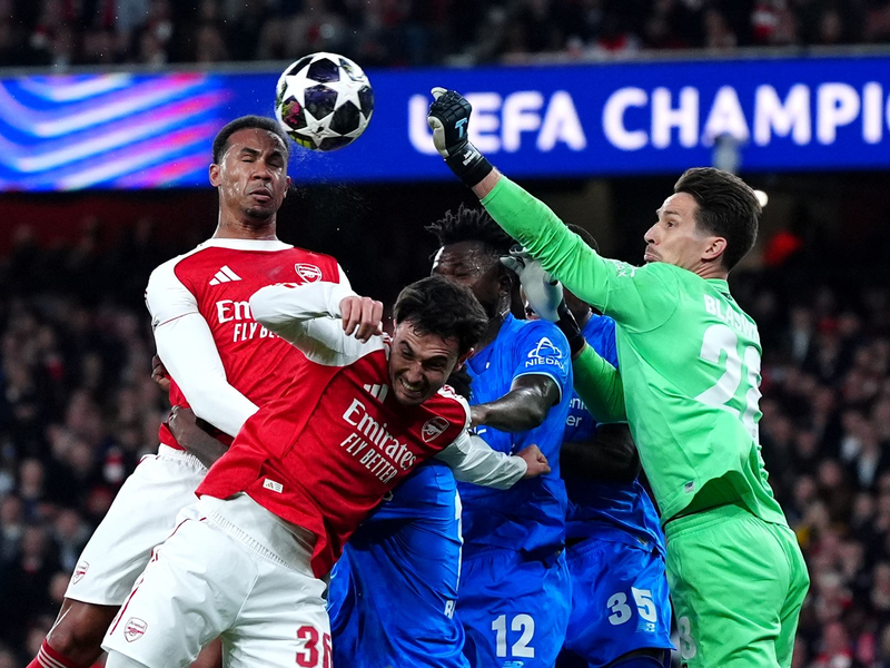 Janis Blaswich hielt Bayer Leverkusen mit seinen Paraden gegen Arsenal lange im Spiel. - Foto: Bradley Collyer/PA Wire/dpa