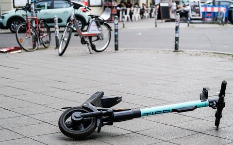 Durch die Einführung der Halterhaftung sollen die Flottenbetreiber von Elektrokleinstfahrzeugen zur Kasse geben werden, wenn Unfallkosten entstehen. (Symbolbild) - Foto: Jens Kalaene/dpa-Zentralbild/dpa Durch die Einführung der Halterhaftung sollen die Flottenbetreiber von Elektrokleinstfahrzeugen zur Kasse geben werden, wenn Unfallkosten entstehen. (Symbolbild) - Foto: Jens Kalaene/dpa-Zentralbild/dpa