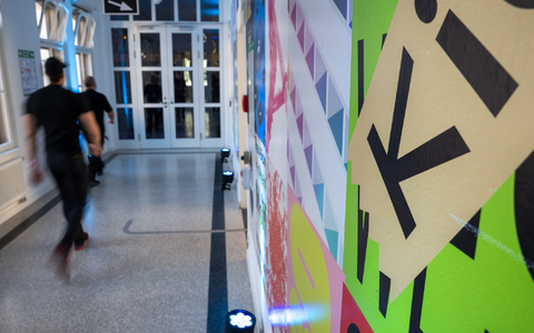 Die KI-Nutzung am Arbeitsplatz hat sich in Deutschland verdoppelt. (Symbolbild) - Foto: Soeren Stache/dpa