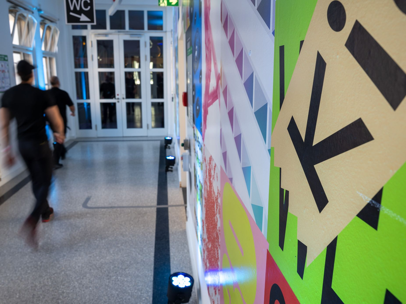 Die KI-Nutzung am Arbeitsplatz hat sich in Deutschland verdoppelt. (Symbolbild) - Foto: Soeren Stache/dpa