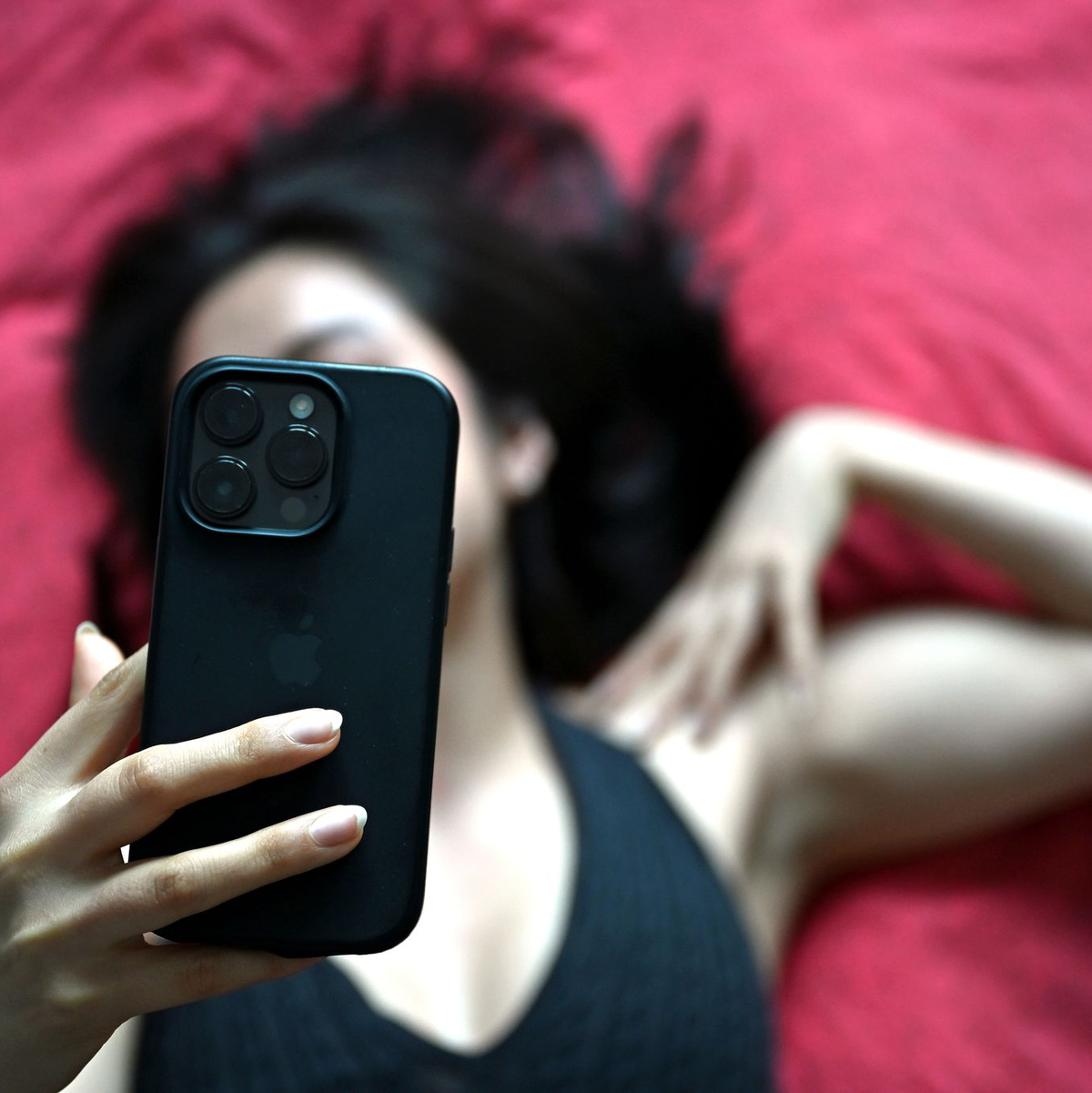 Sich selbstbewusst und sexy zu fühlen ist wohl der Grund für viele, «Thirst Traps» zu posten. (Symbolbild) - Foto: Elisa Schu/dpa