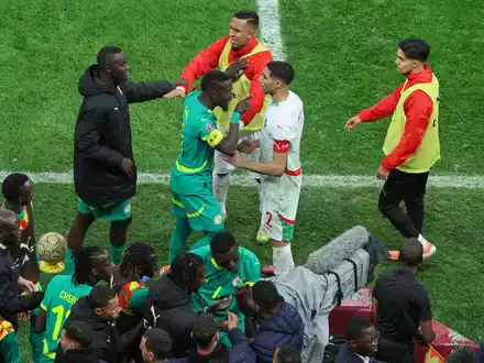 Die Spieler beider Teams gerieten im Finale des Afrika Cups mächtig aneinander. (Archivbild) - Foto: Youssef Loulidi/AP/dpa