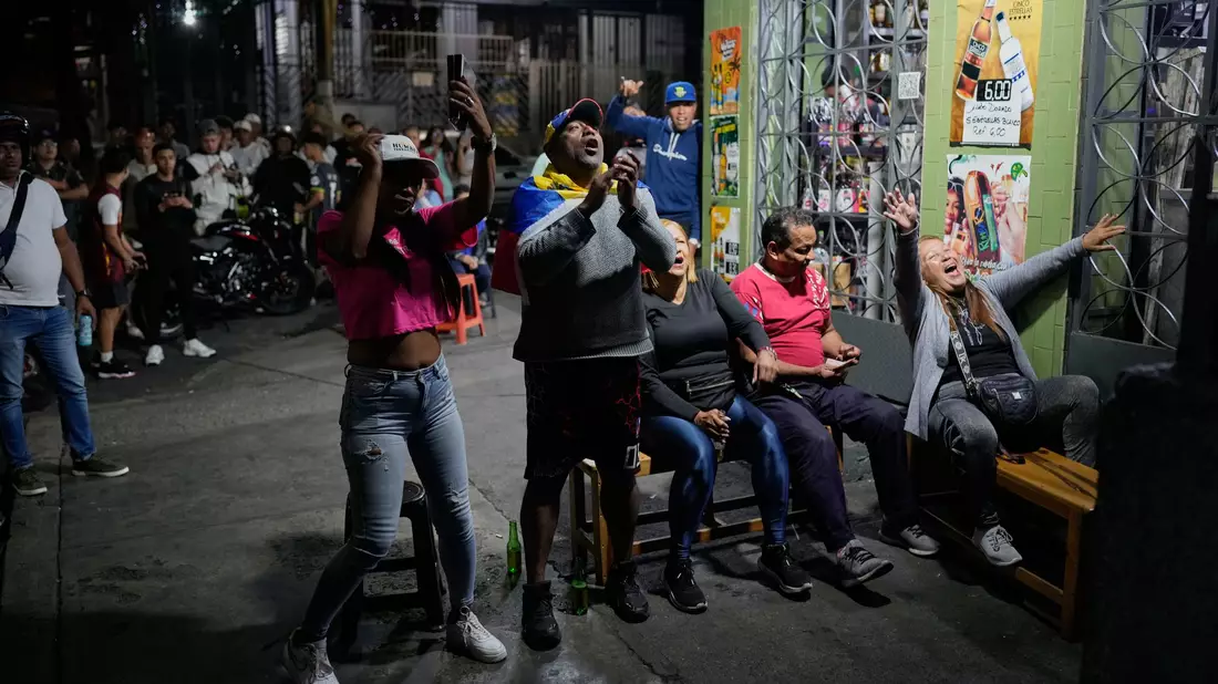 Auch in Caracas feiern die Menschen. - Bild: Ariana Cubillos/AP/dpa