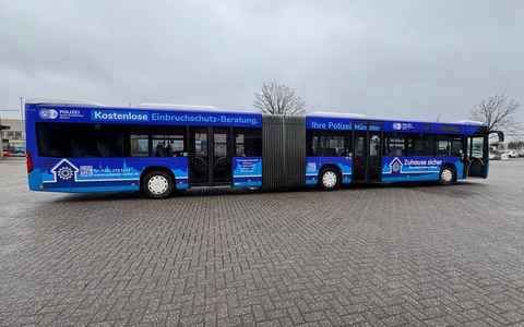 POL-MS: Das Netzwerk Zuhause Sicher und die Polizei Münster präsentieren neu foliierten Bus der Schutzgemeinschaft Münster - Foto: presseportal.de