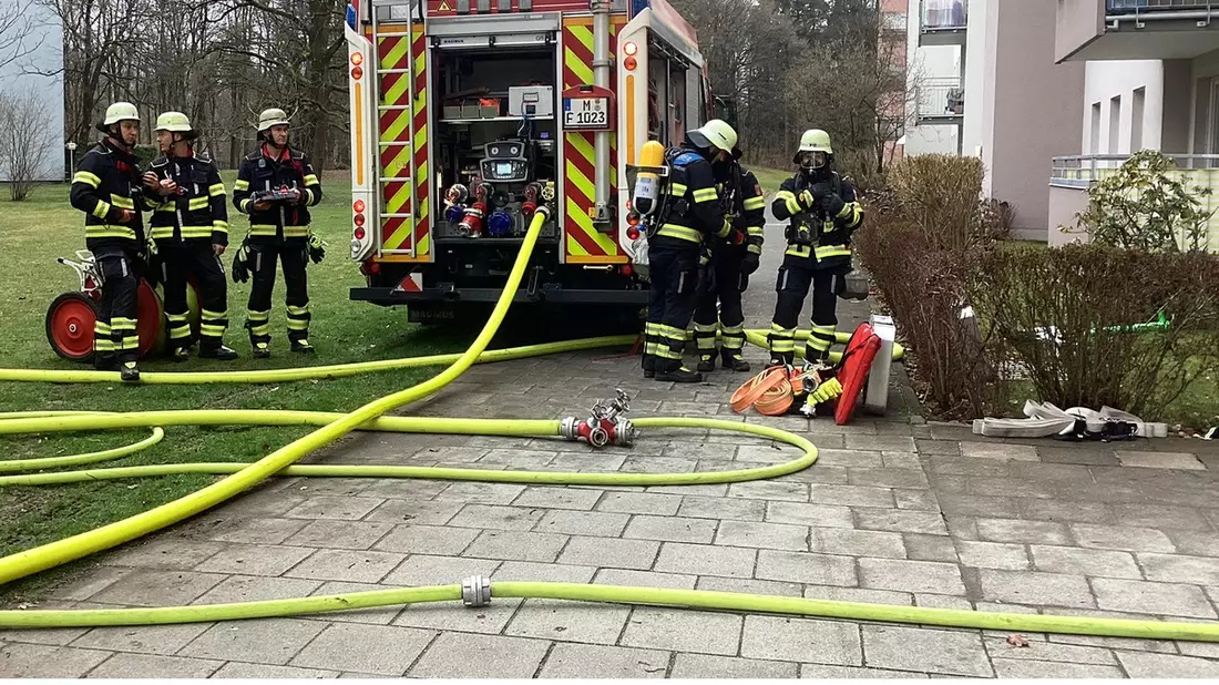 FW-M: Mehrere Wohnungen stromlos nach Kellerbrand (Neuforstenried) - Bild: presseportal.de