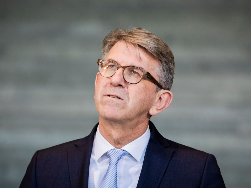 Kulturstaatsminister Wolfram Weimer erläutert seinen Umgang mit der Vergabe des Deutschen Buchhandlungspreises. (Archivbild) - Foto: Christoph Soeder/dpa