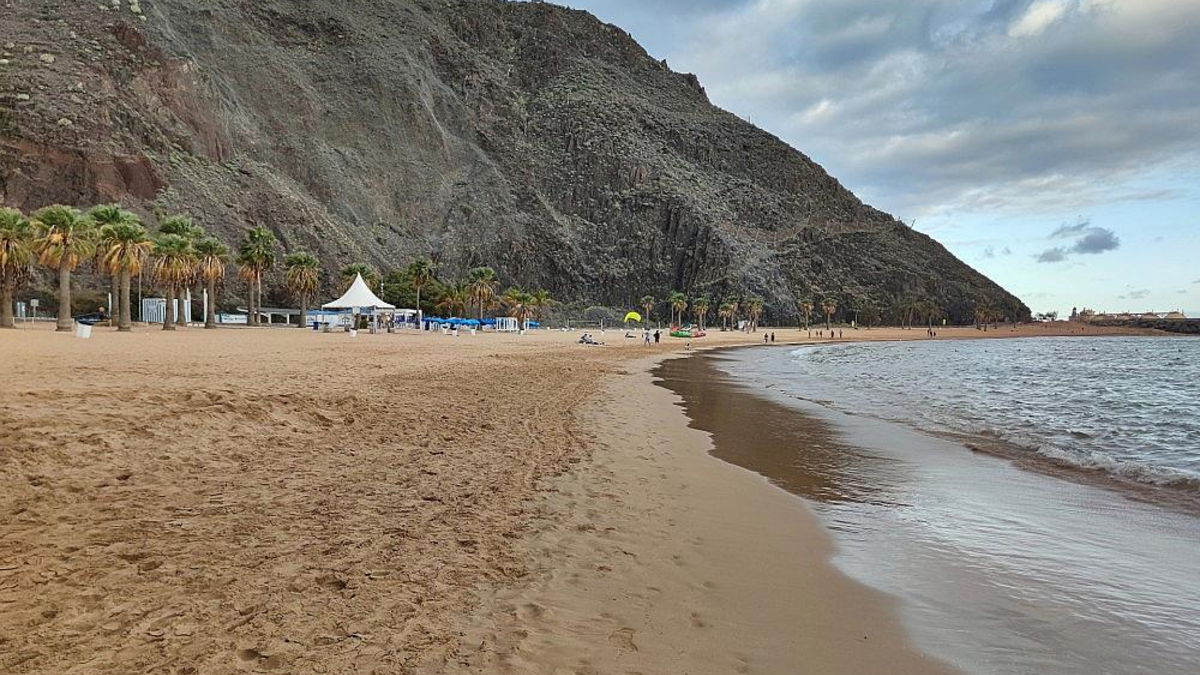 Weißer Sandstrand auf Teneriffa (Archiv) - Foto: via dts Nachrichtenagentur