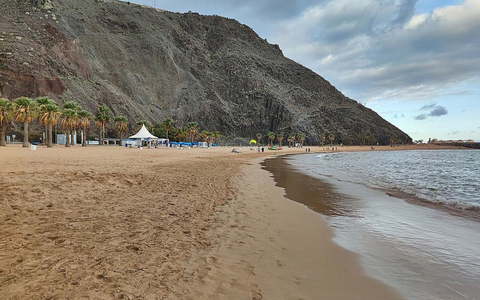 Weißer Sandstrand auf Teneriffa (Archiv) - Foto: via dts Nachrichtenagentur