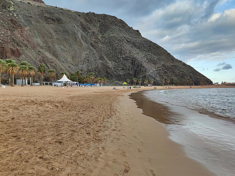 Weißer Sandstrand auf Teneriffa (Archiv) - Foto: via dts Nachrichtenagentur