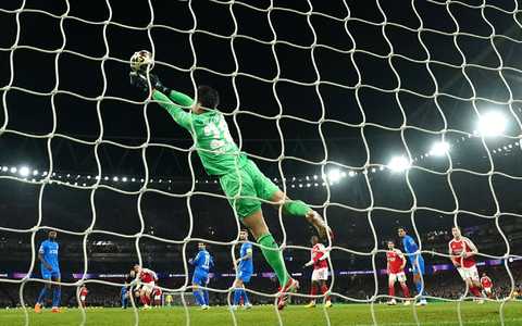 Mit seinen Paraden hielt Torhüter Janis Blaswich Leverkusen lange im Spiel. - Foto: Bradley Collyer/PA Wire/dpa Mit seinen Paraden hielt Torhüter Janis Blaswich Leverkusen lange im Spiel. - Foto: Bradley Collyer/PA Wire/dpa